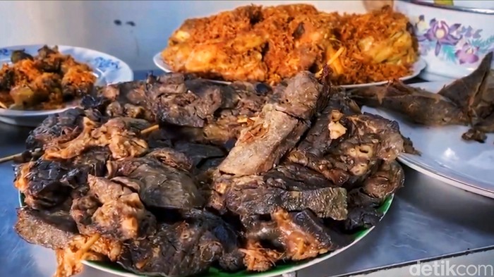 Warung Nasi Haji Mamad Pertahankan Cita Rasa Sop Kaki Sapi Legendaris Sejak 1959