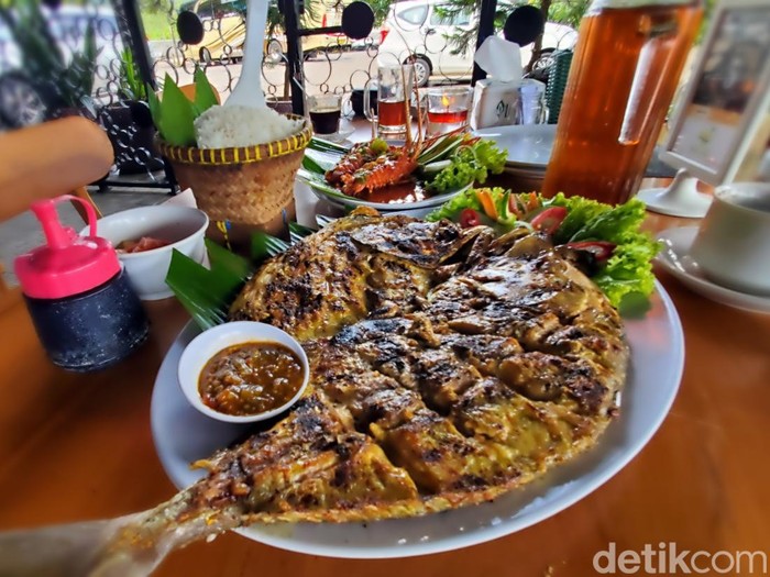 Ikan Bakar Samara Dua Belas Jadi Andalan Dapoer Muara Kenari, Cita Rasa Khasnya Bikin Ketagihan