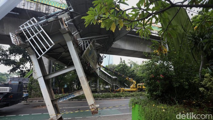 Dishub DKI Jakarta Bangun Pelican Crossing di Lokasi JPO Tendean yang Rusak Akibat Ditabrak Truk