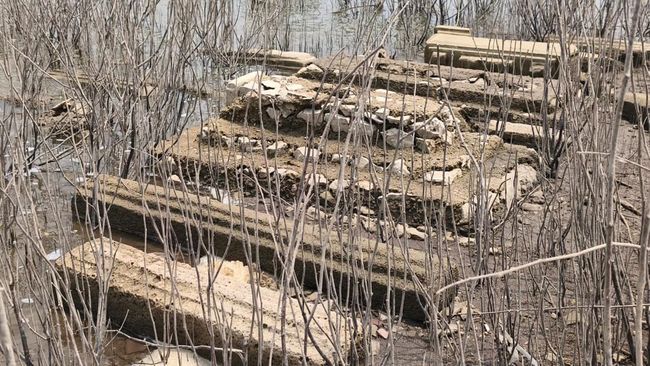 Puluhan Nisan Lama Kembali Muncul Saat Air Waduk Gajah Mungkur Wonogiri Surut